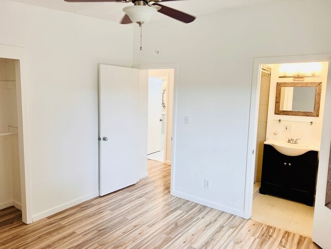 Building Photo - Mid Century Bungalow in prime Clairemont location!