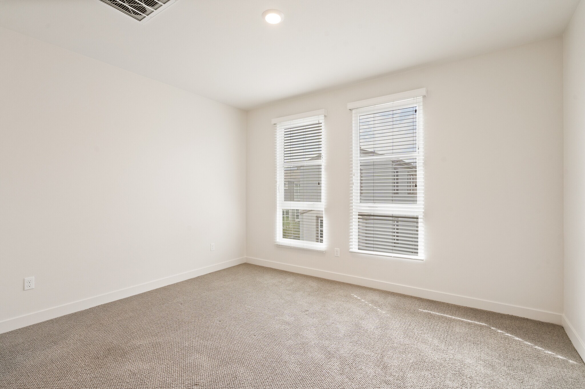 Building Photo - 2700 E Chaucer St