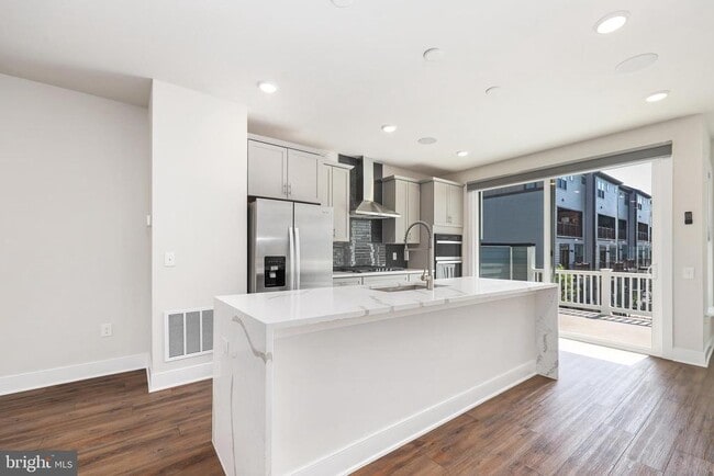 Building Photo - 1743 Riverbluff Ave
