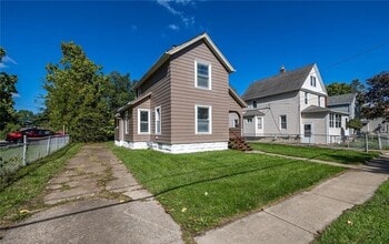 Building Photo - 353 S Maple St
