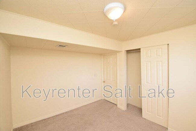 Building Photo - 9408 Turnpike Ln