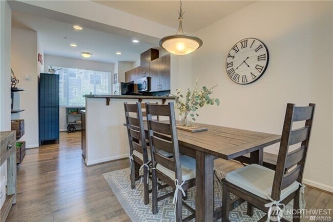 Building Photo - 2Bd/2.25Ba Lynwood Townhome