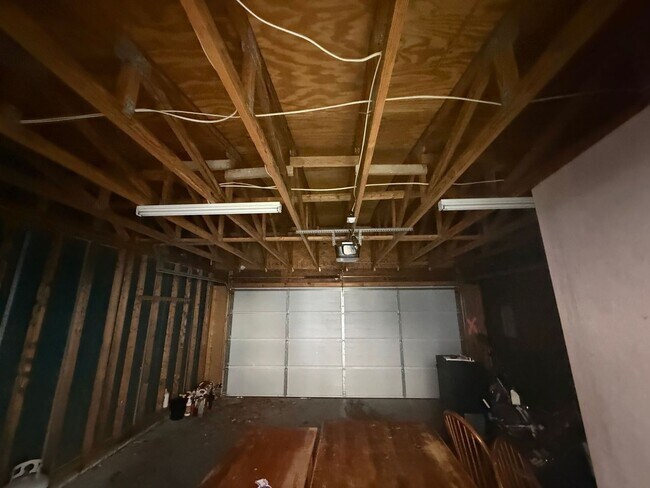 Building Photo - 3BR Home w/ 2-Car Garage | Prime Norfolk Location