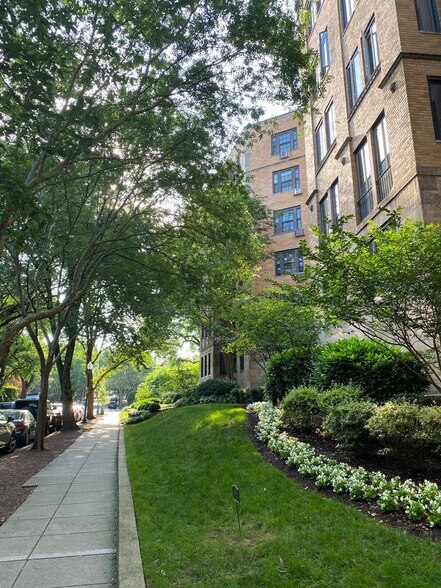 Building Photo - 2032 Belmont Rd NW