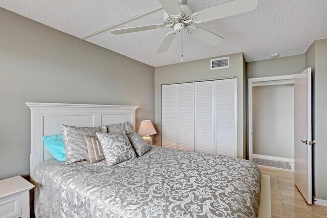 Building Photo - 1820 New Palm Way