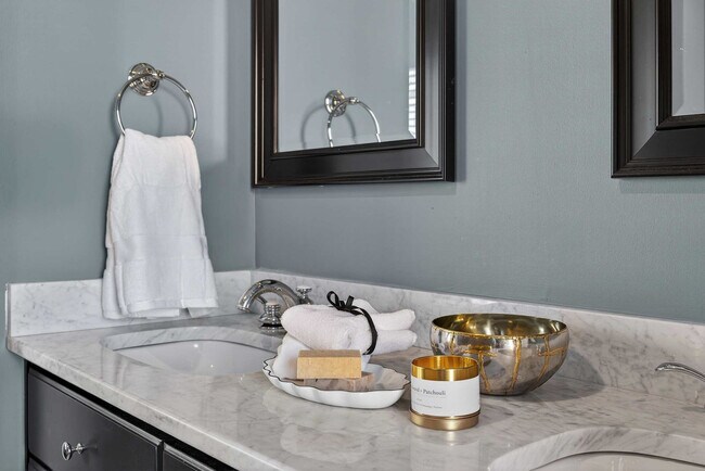 Building Photo - 611 N Pine St