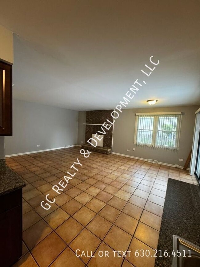 Building Photo - 1104 W 187th St