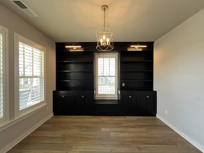 Building Photo - Luxury Living for Lease in Hendersonville!