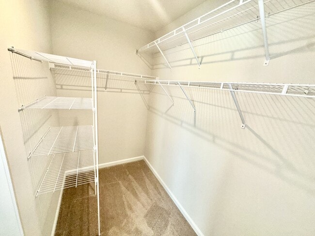 Building Photo - Amazing 3BD, 2.5BA End-Unit Townhome with 4th Bonus Room in the Heart of Durham