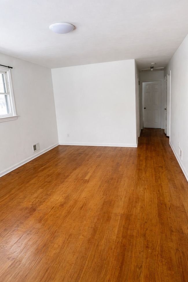 Building Photo - 130 Lincoln Ave