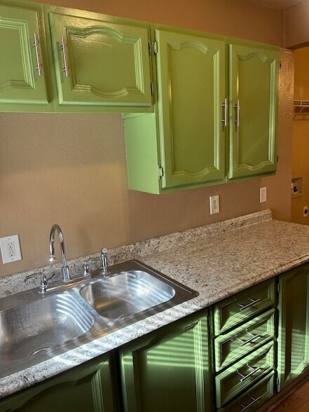 Building Photo - 800 Vanderveer