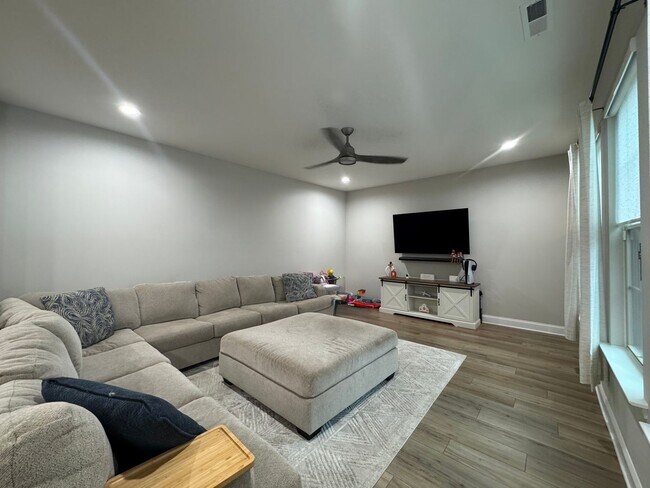Building Photo - Spacious 3 Bedroom Home in Franklinton