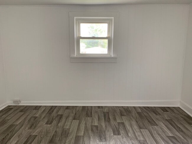 Building Photo - Two Bedroom Ranch Home