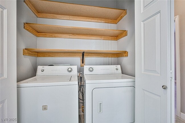 Building Photo - 705 Trixis Pl