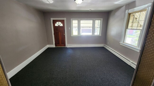 Building Photo - 3 bedroom 1 bathroom