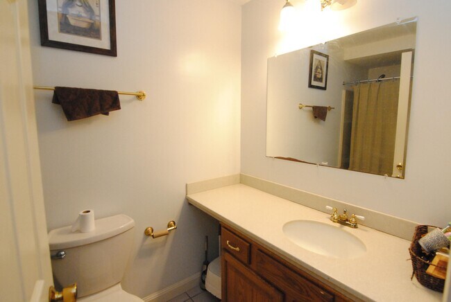 Building Photo - 7 Meadowview Cir
