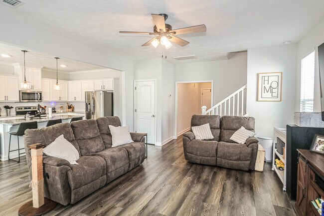 Building Photo - 550 Jensen Ln