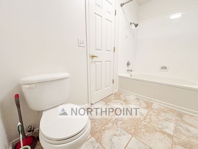 Building Photo - River Run Condo -Top Floor - 3 bed 2 bath