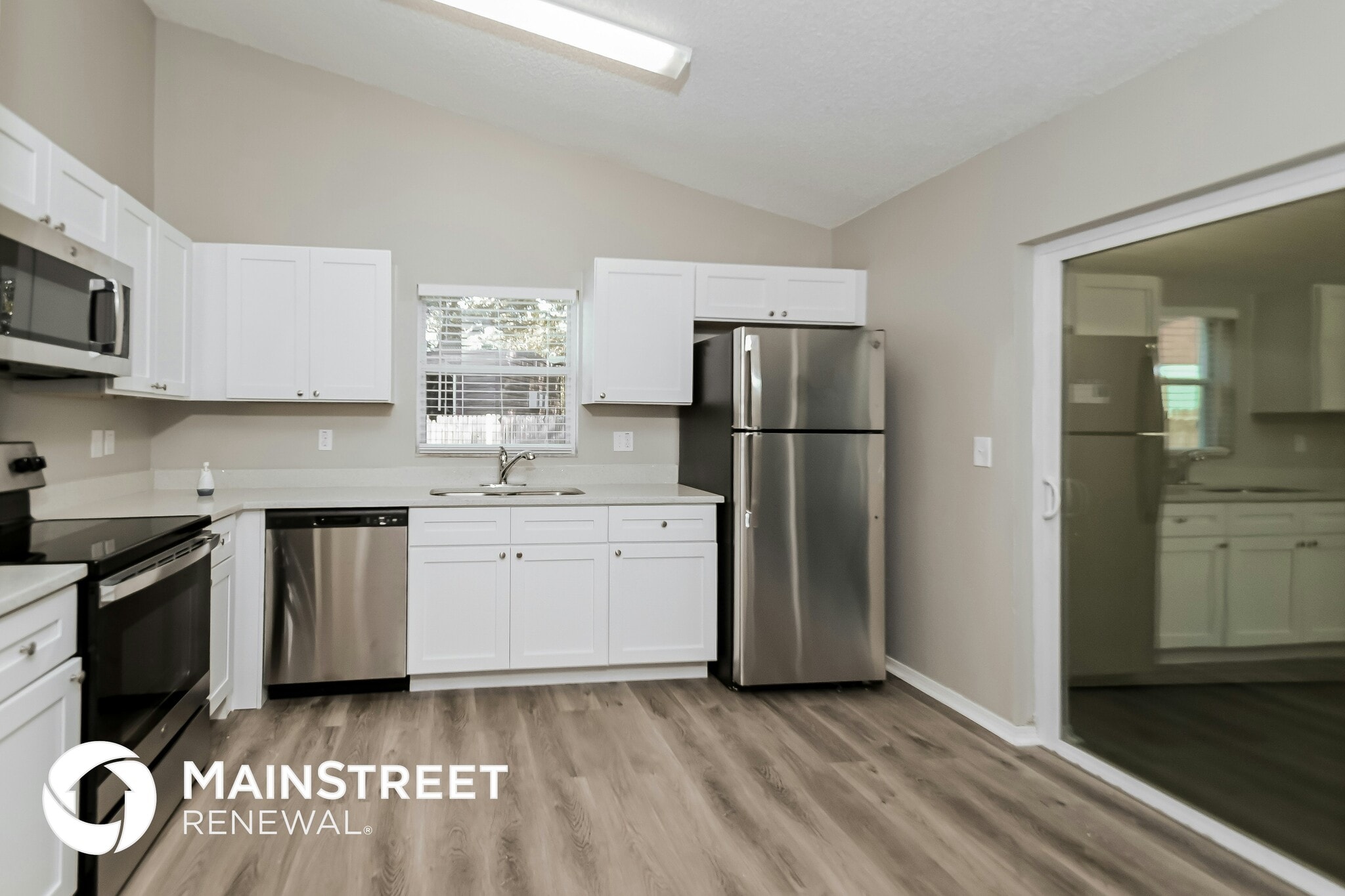 Building Photo - 3222 6th Ave W