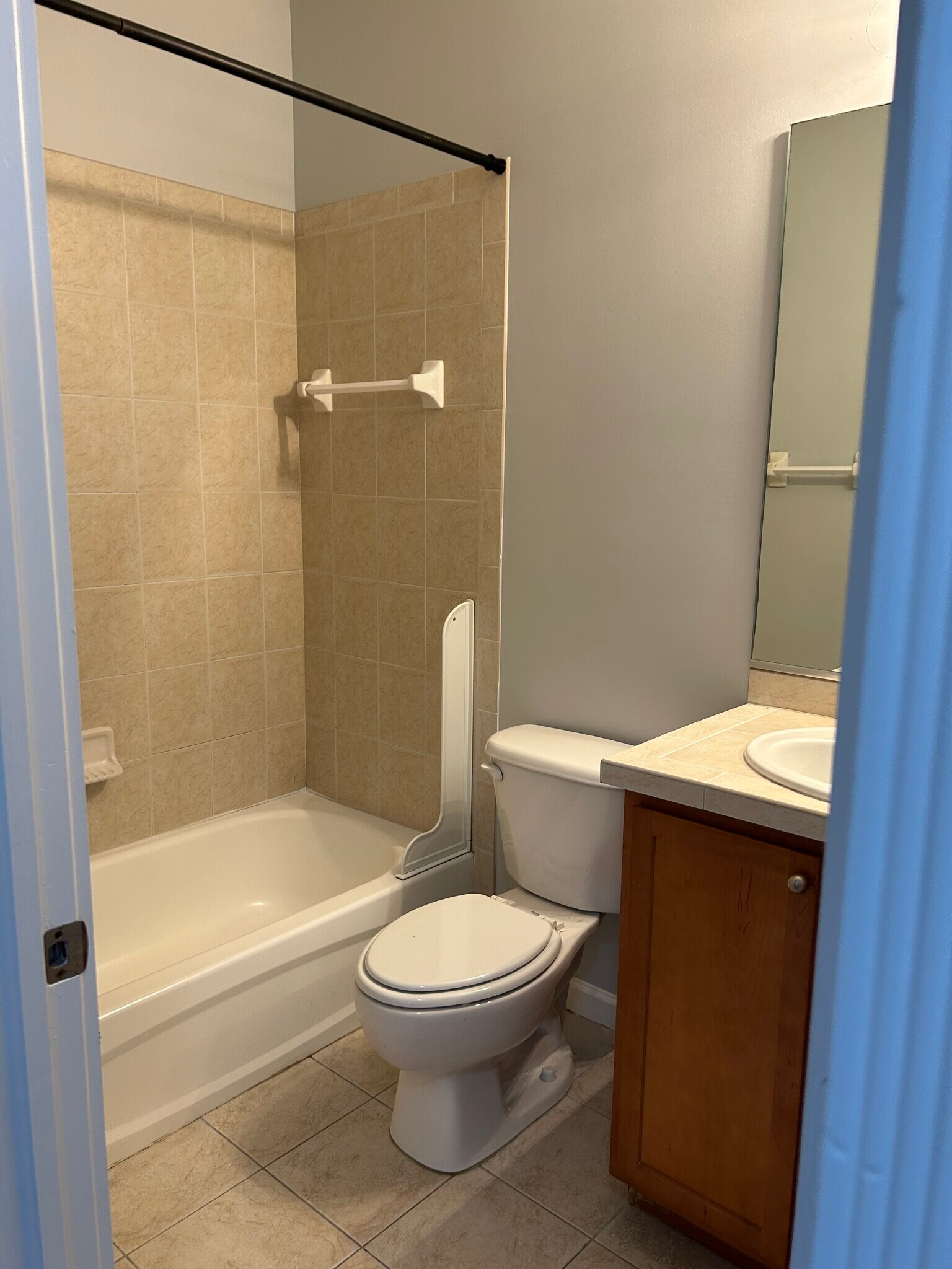 Upstairs bath - 2543 Creekside Dr