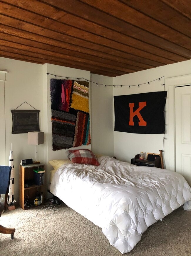 Building Photo - 824 Davis St