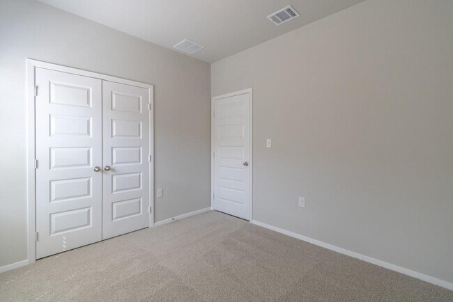Building Photo - 234 Heritage Ml Trl