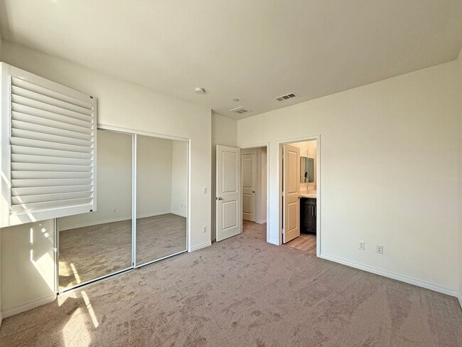Building Photo - Bright & Inviting 2BR/2.5BA Townhome Near ...
