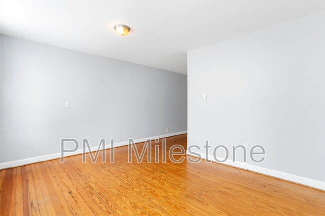 Building Photo - 721 2nd St