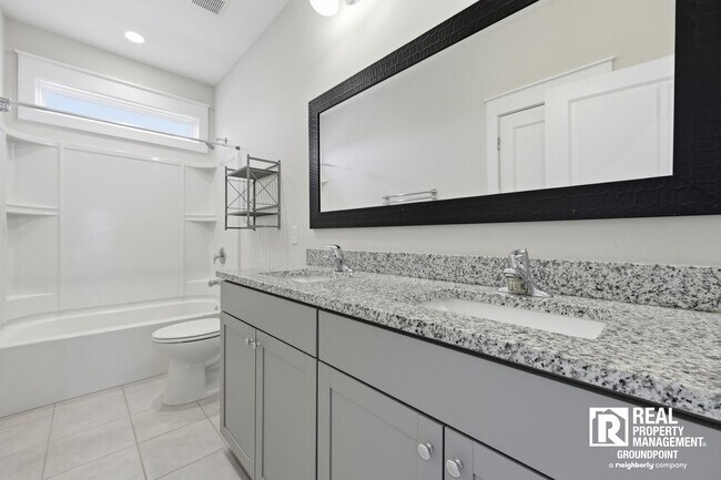 Building Photo - 236 Oak View Way