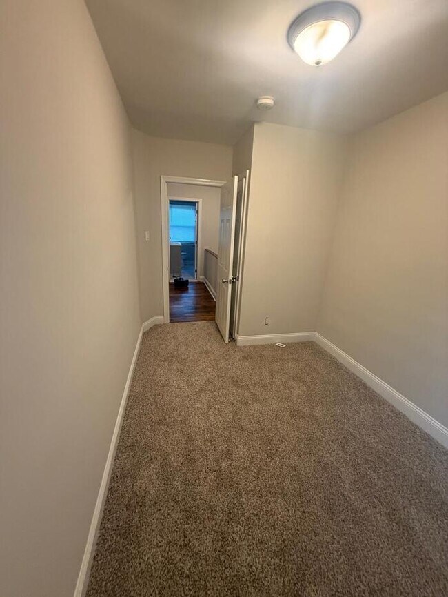 Building Photo - 3 Bedrooms 21212 Housing Voucher Accepted