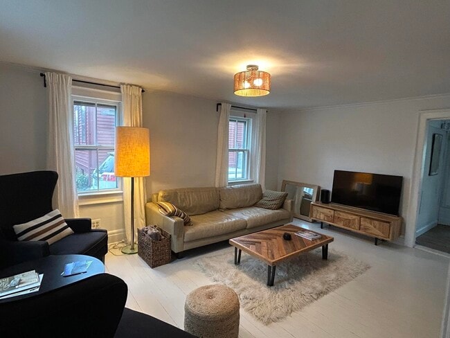 Building Photo - 42 Piscataqua St