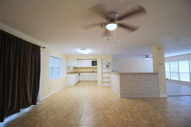 Building Photo - 11018 Hillcroft St