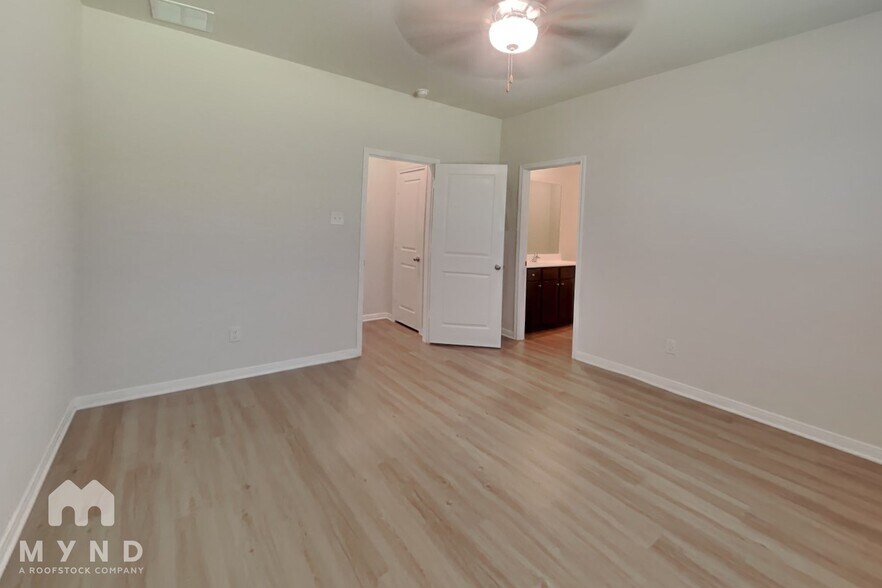 Building Photo - 15475 Maple Ter Dr