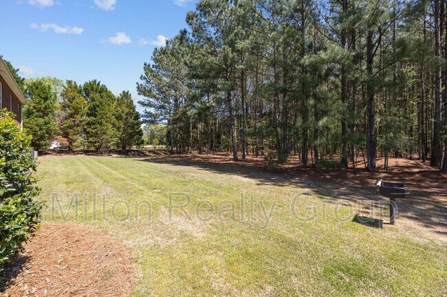 Building Photo - 74 Fantasy Ln