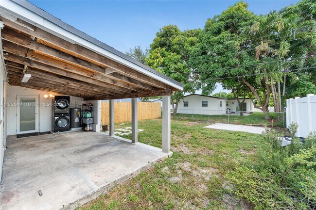 Building Photo - 1111 NE 211th Terrace