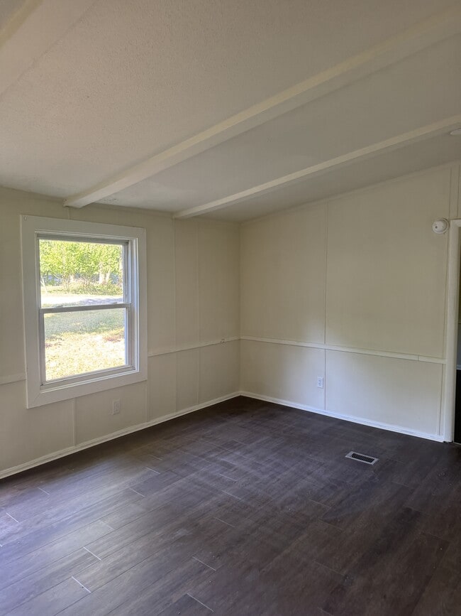 Building Photo - 245 Deerfoot Rd