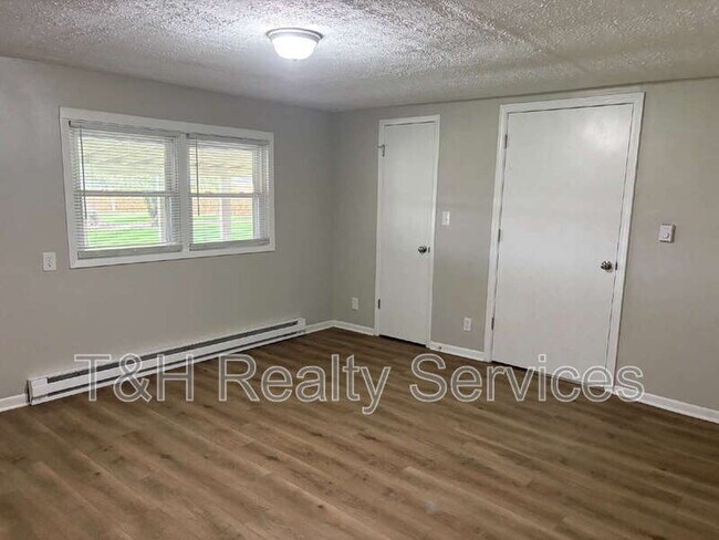 Building Photo - 3180 Blue Bluff Rd