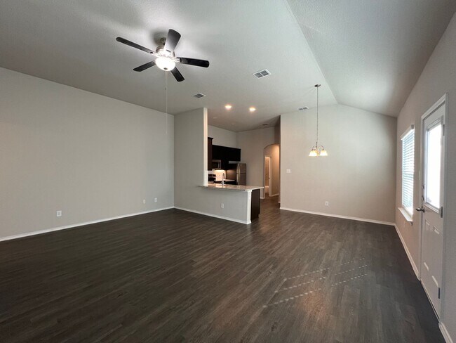 Building Photo - Luxury 3/2 Duplex in Seguin, Texas