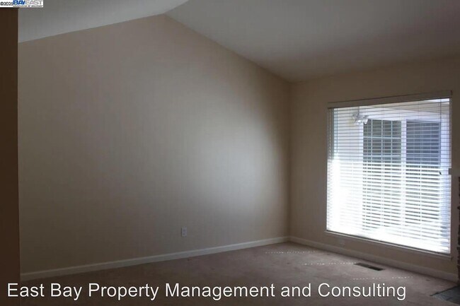 Building Photo - 843 Avalon Way