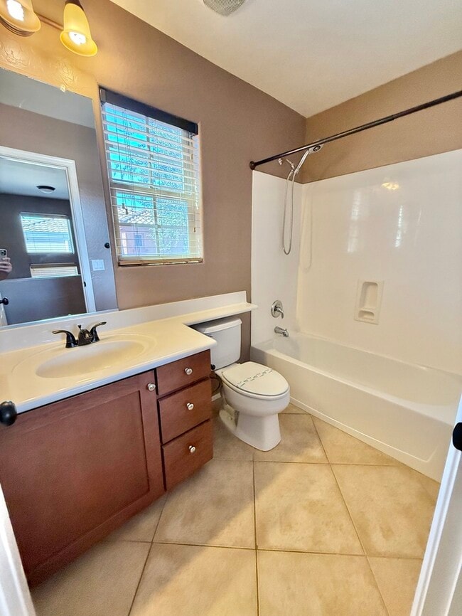 Building Photo - Fabulous 3-Bedroom, 2.5 Bathroom home!!