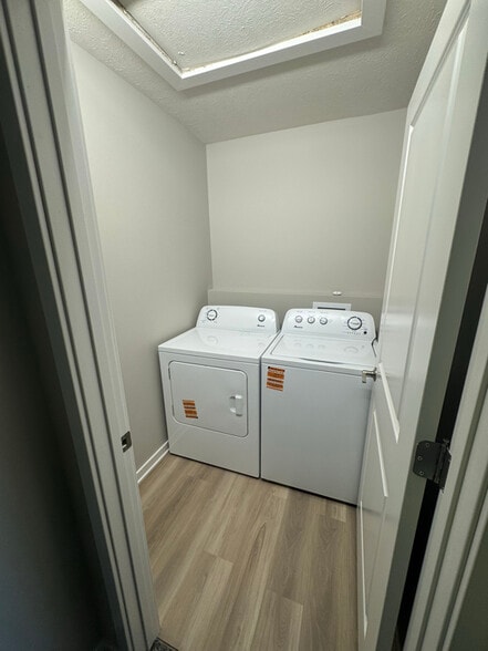 Building Photo - 301 Crest Dr