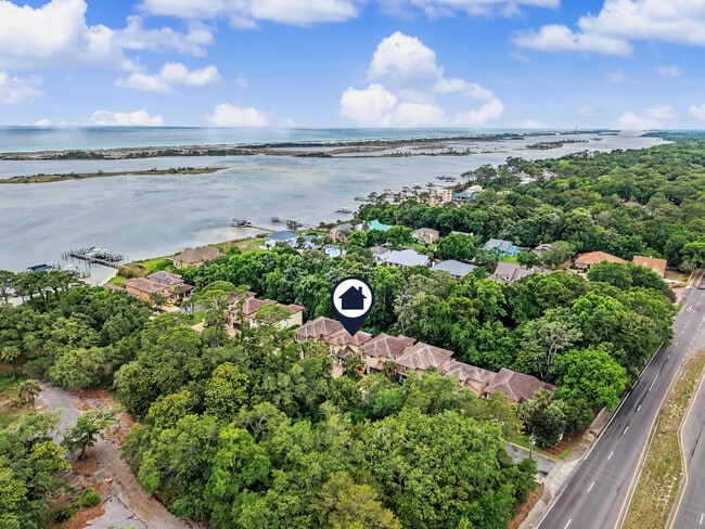 Building Photo - 490 Soundview Ct
