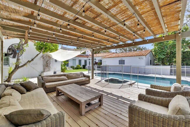 Building Photo - 113 NE 101st St