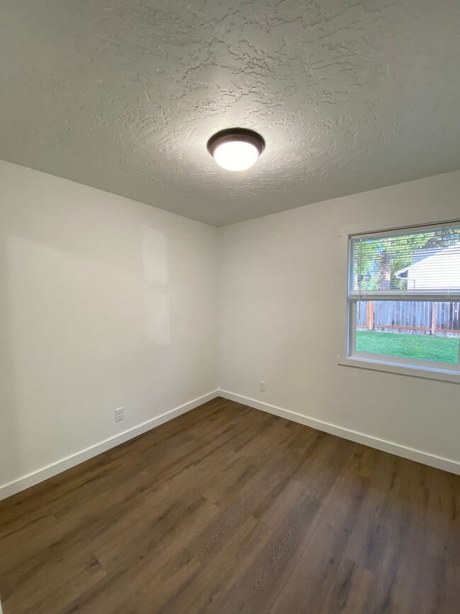 Building Photo - 355irv