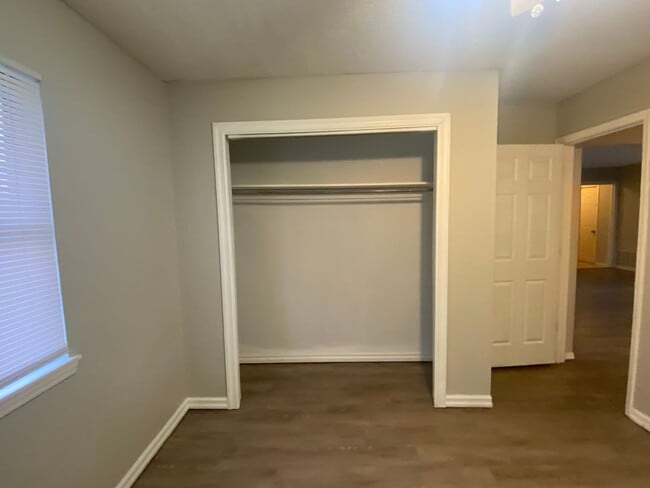 Building Photo - 3 bedroom 2 bath