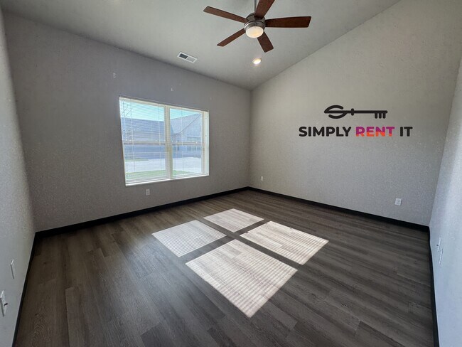 Building Photo - New 3 Bedroom, 3 Bathroom Sublease Brick Towne Ames Townhome