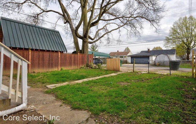 Building Photo - 693-695 Frebis Ave