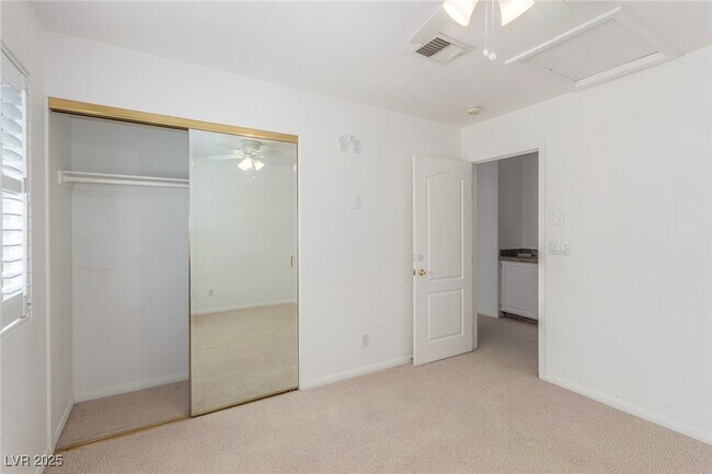 Building Photo - 3030 Cooper Creek Dr