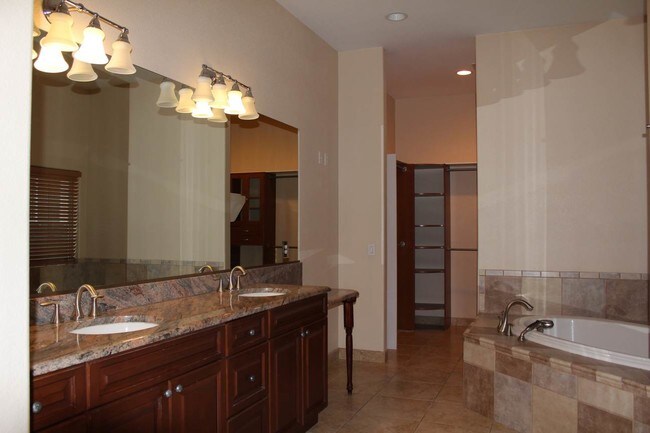 Building Photo - 5584 Hawley Ct