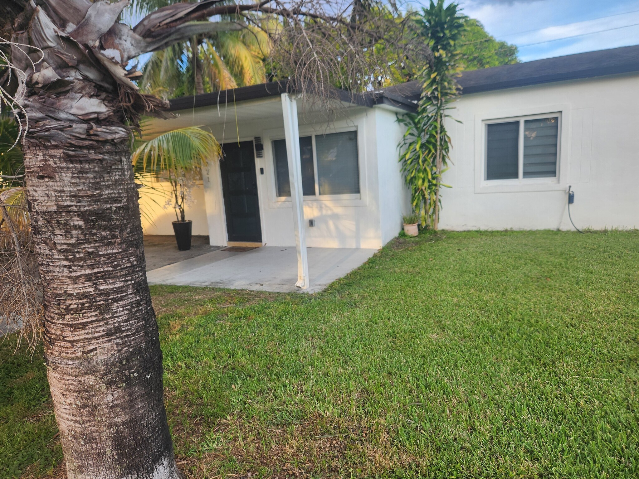 Building Photo - 14721 Pierce St